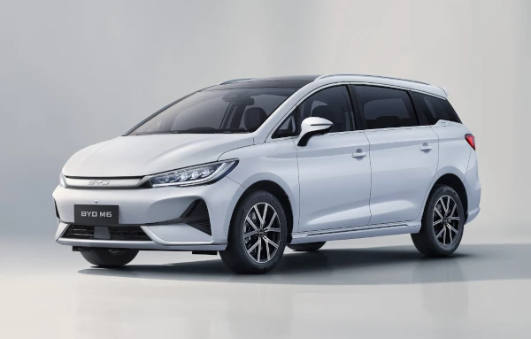 BYD M6